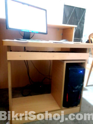 Computer table
